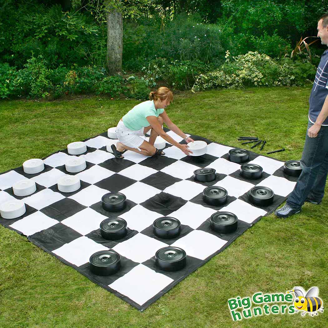 Giant Draught Pieces – Giant Garden Draughts