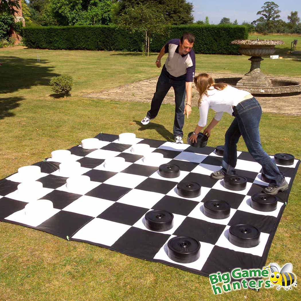 Giant Draught Pieces – Giant Garden Draughts